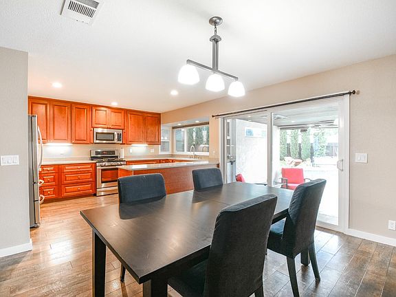 5th image of 1120 Merrill Court