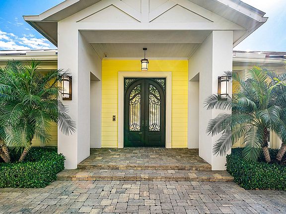 4th image of 201 NE 3rd Court