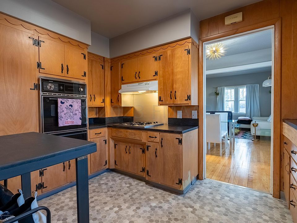 1302 10th St S, Fargo, ND 58103 | Zillow