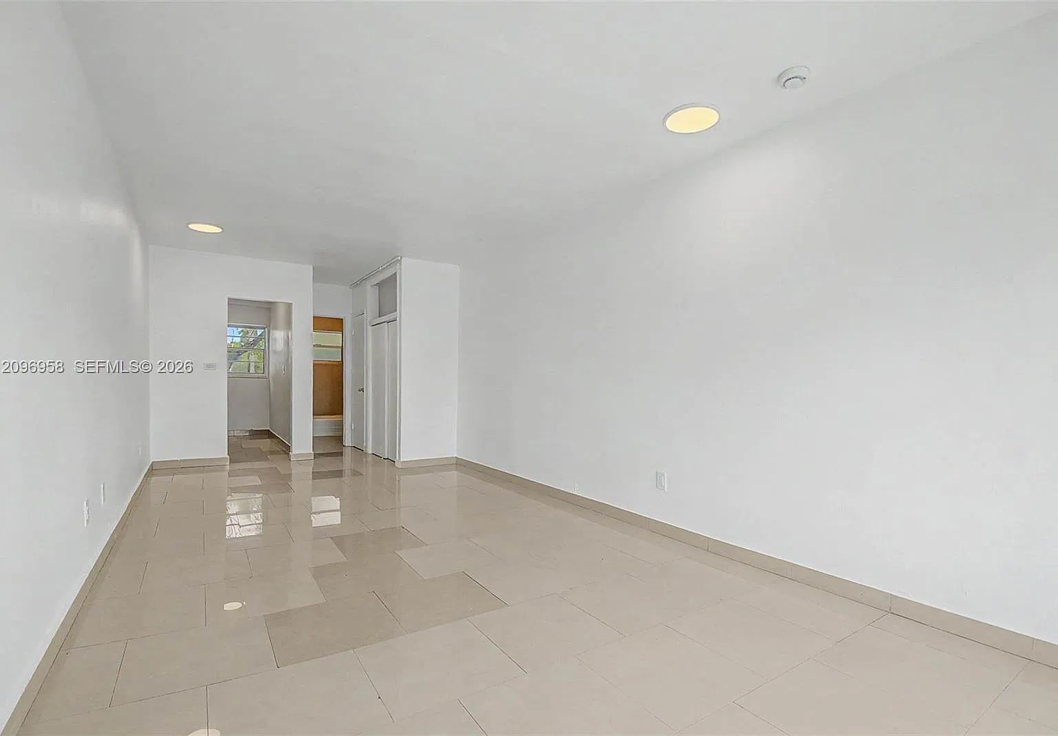 1685 Jefferson Ave — Photo 2