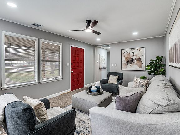 4th image of 421 W 8th St