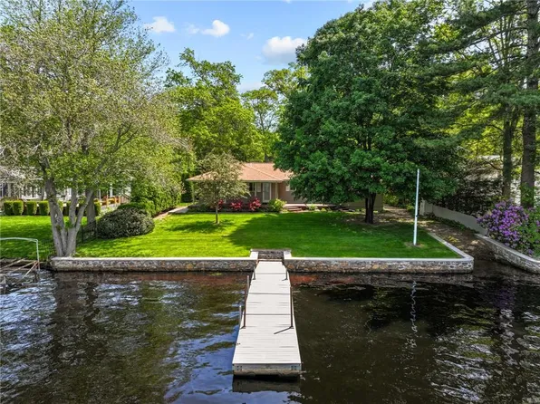 9 Sharon Dr, Coventry, RI 02816