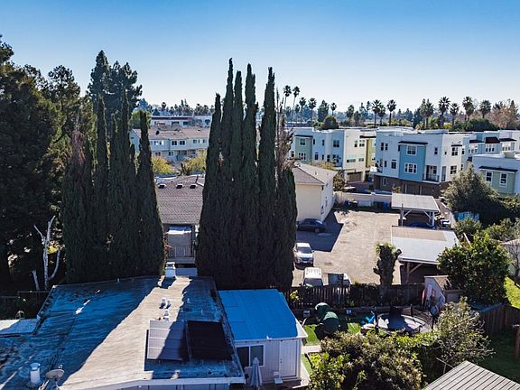 2nd image of 40775 Max Dr