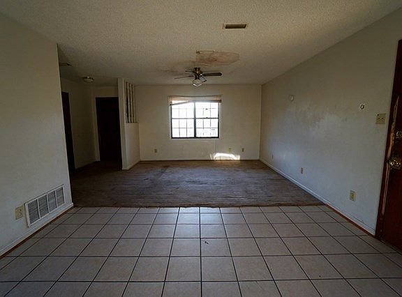 4th image of 1617 Charter Oaks Dr
