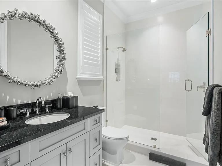 10331 Los Feliz Dr — Photo 67