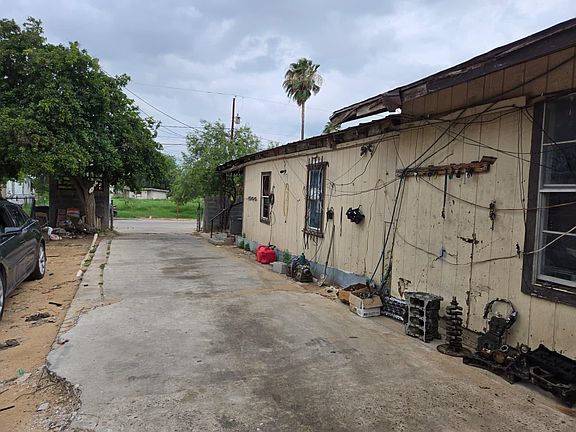 3rd image of 2413 Santa Clara St