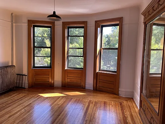 Rented by Peter Jacob, LREB | media 16