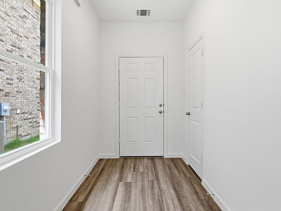 4th image of 2120 Prairie Ln