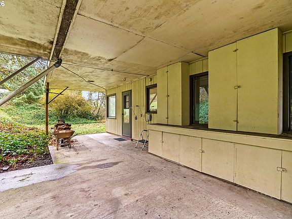 4th image of 452 S 4th St