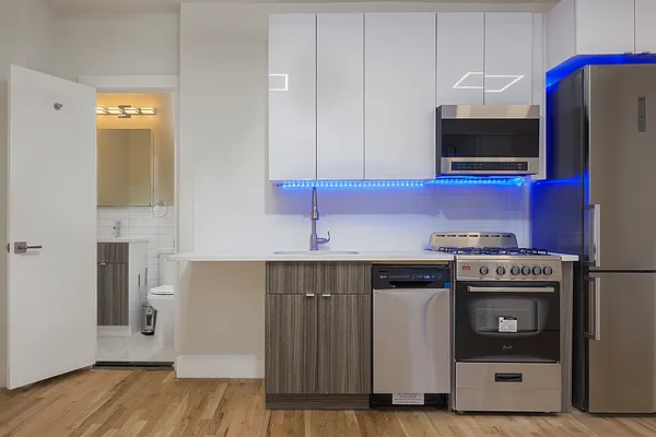 Rented by Sterling Holdings | media 20