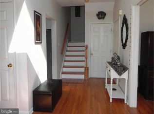 902 Patriot Ln, Norristown, PA 19403