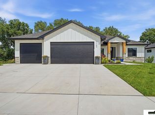 1164 Tuscan Trl, Hickman, NE 68372