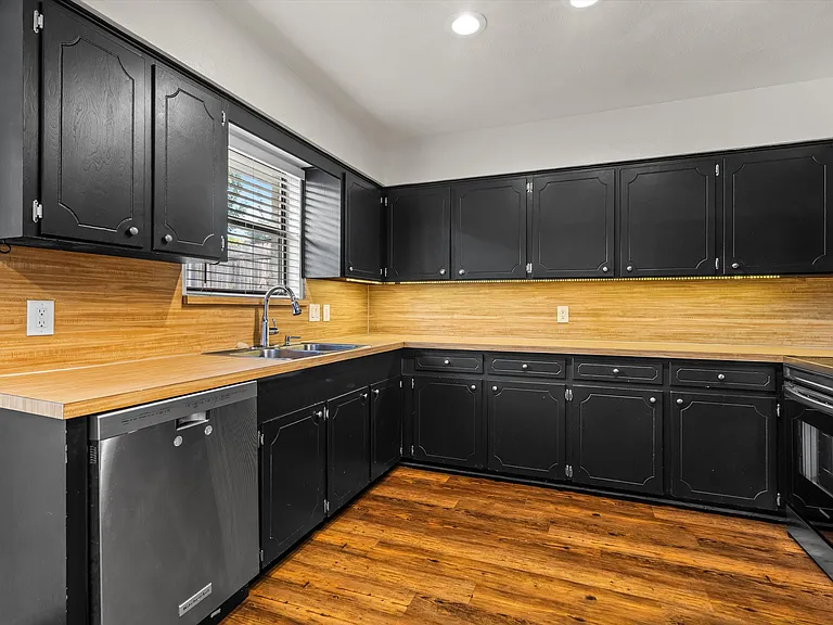 2717 Oakdale Rd — Photo 11