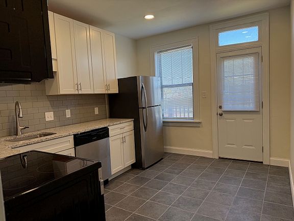3rd image of 2315 Park Ave Floor 2