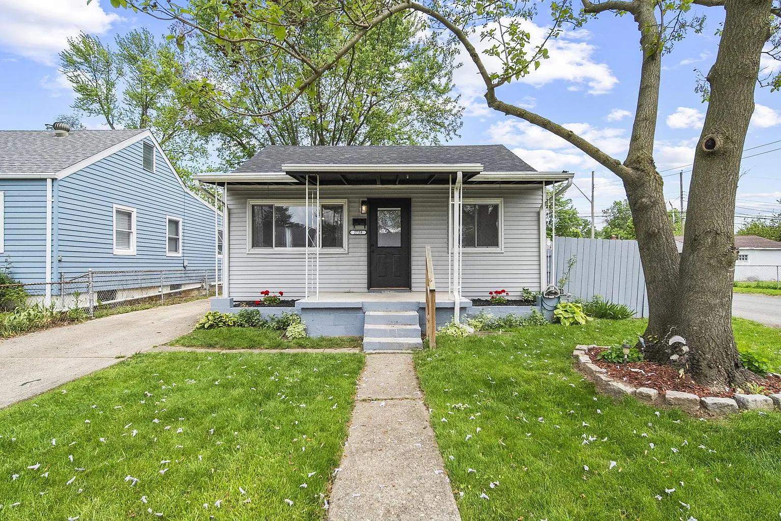 2728 Hiawatha St photo 1