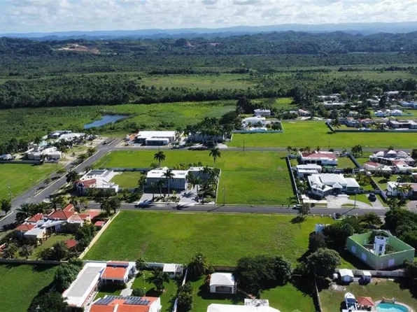 Sevilla Street Hacienda El Molino #E14, Vega Alta, PR 00692