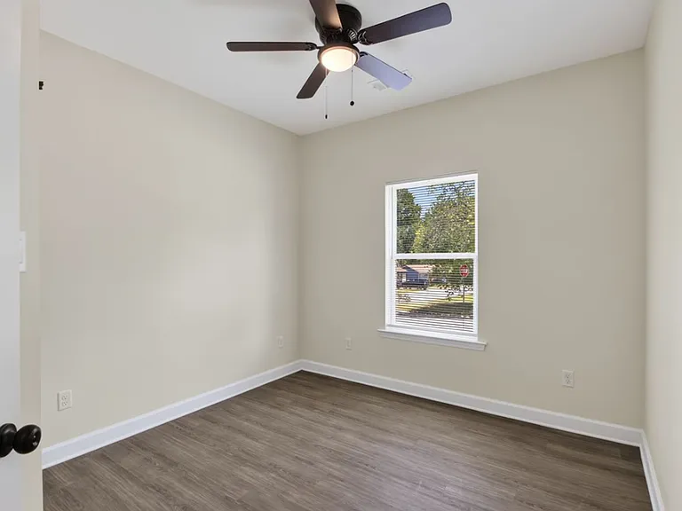 4800 Greenfield Dr — Photo 14
