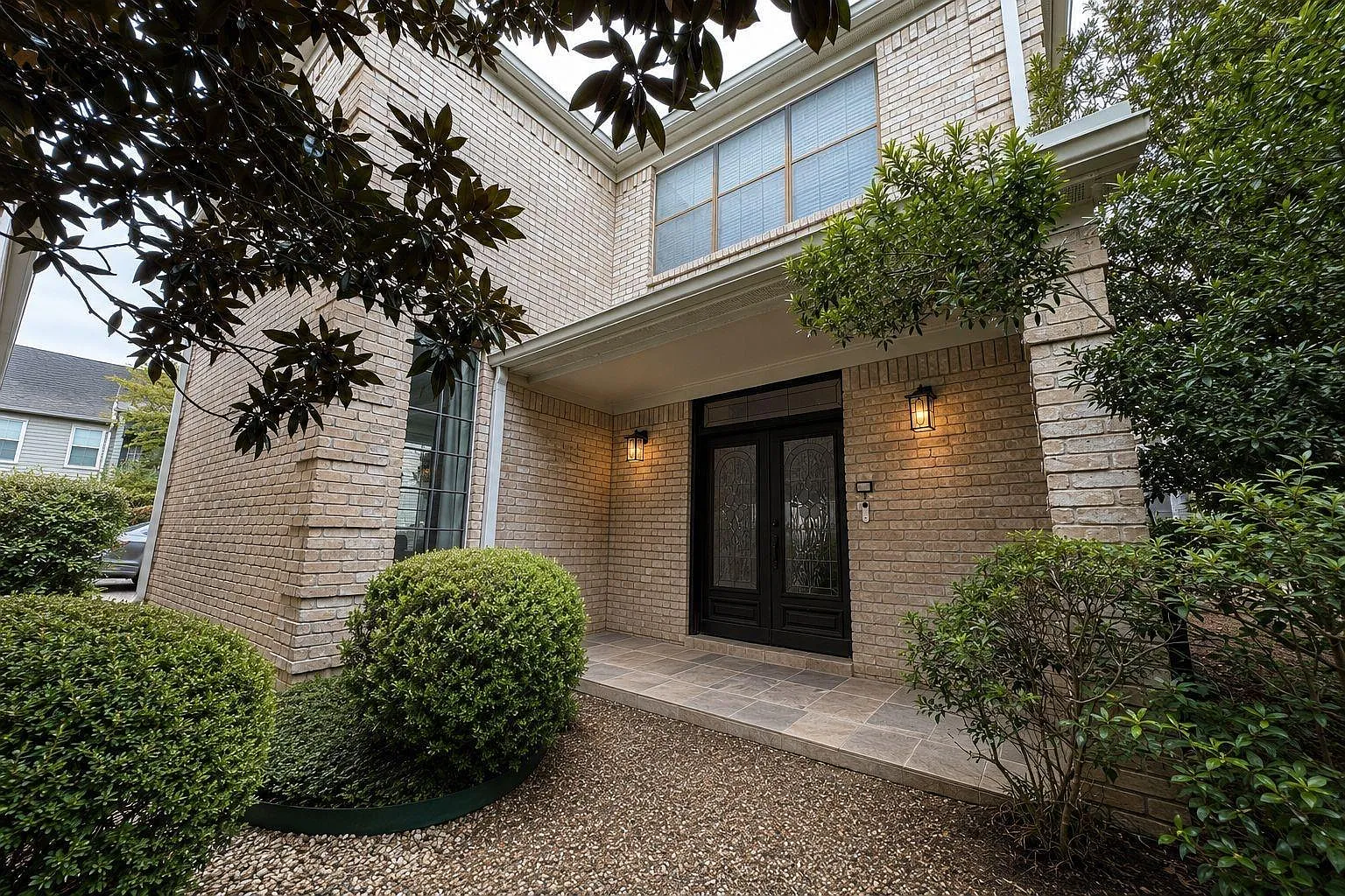4 bed, 3.5 bath, 4023 sqft, $5,700 — Photo 1