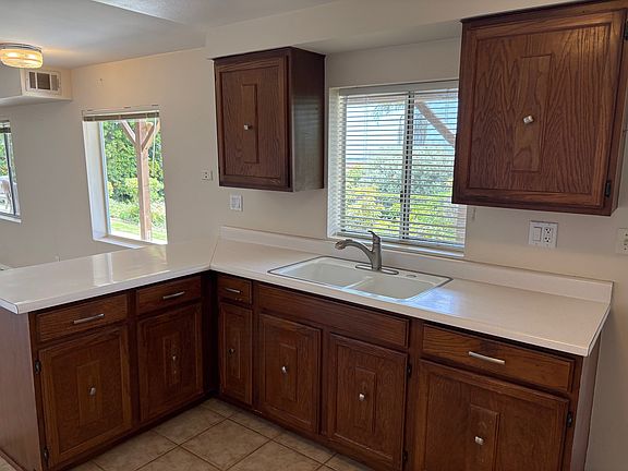 1800 Sunset Unit B Kitchen Cabinets_05252025