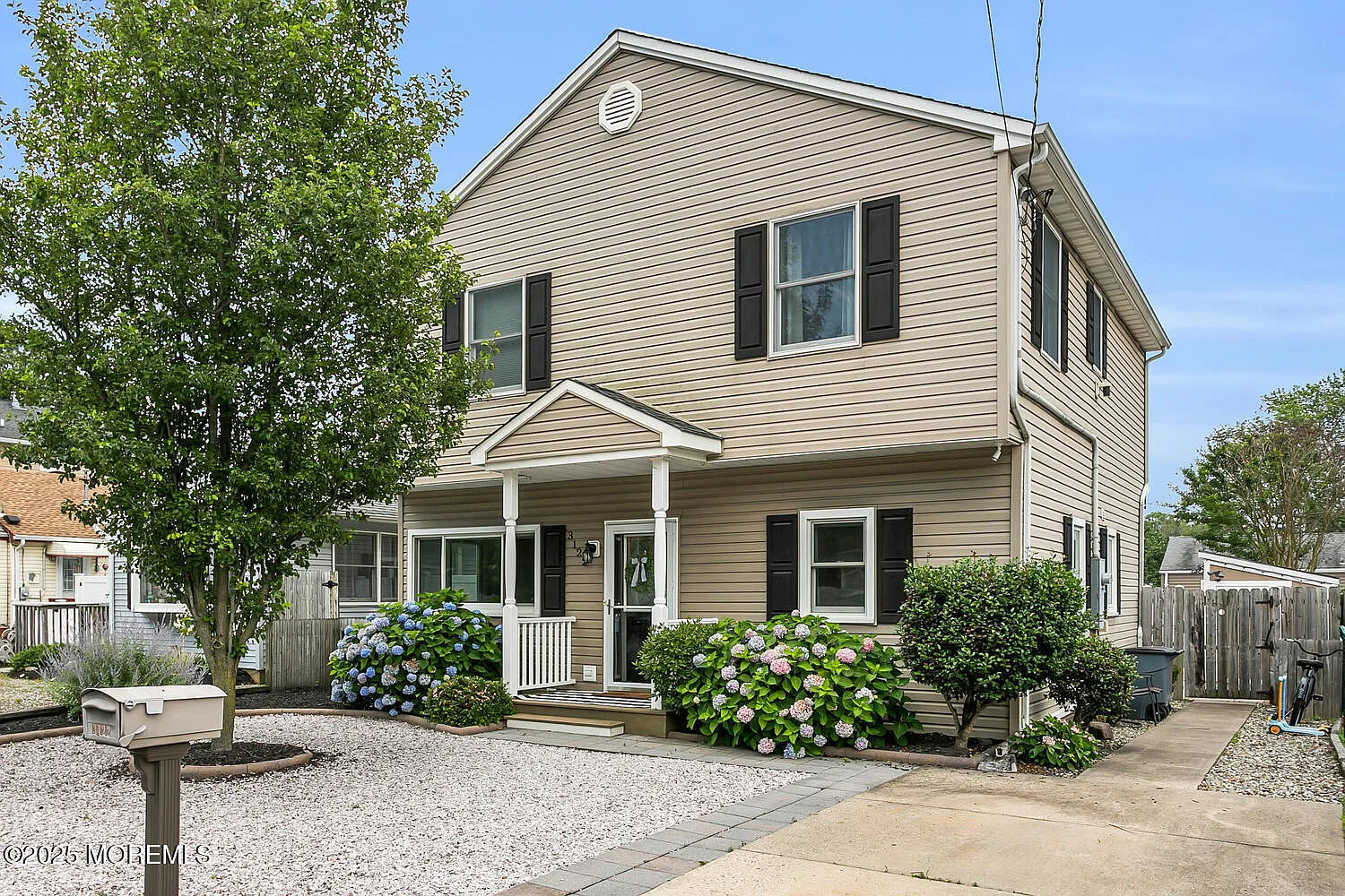 3122 Hiawatha Avenue photo 1