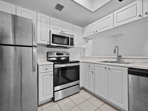 4th image of 2804 Sarento Place #303