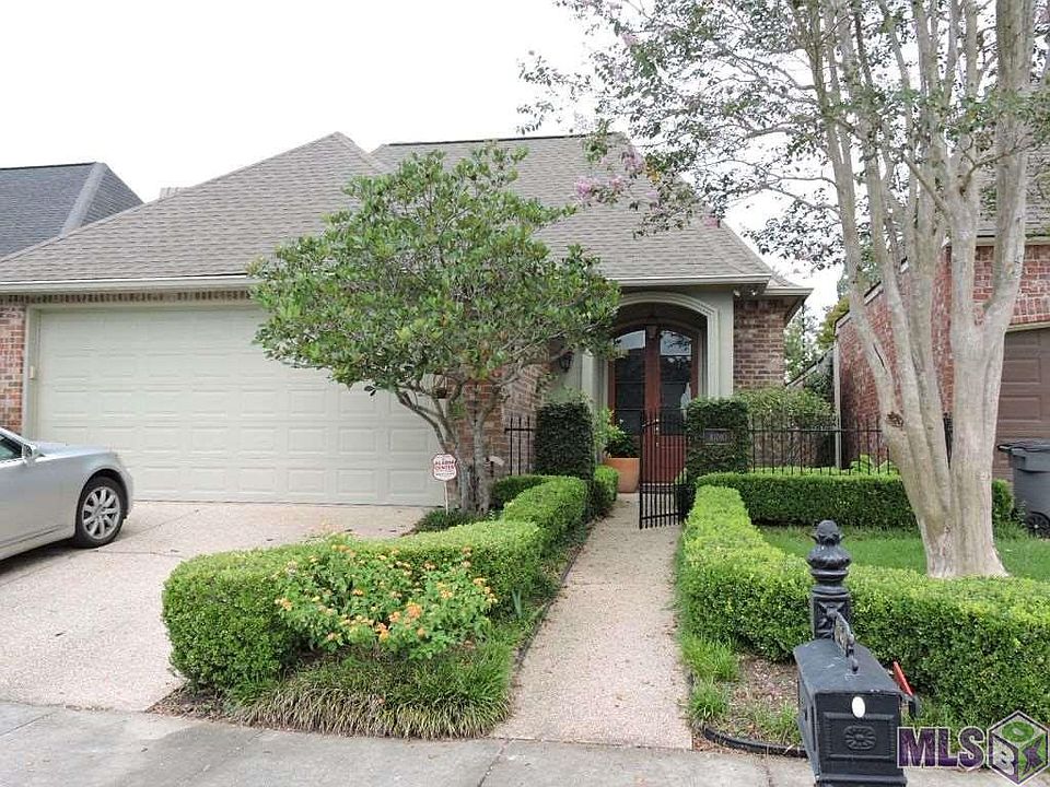 1st image of 10760 Woodland Oaks Dr