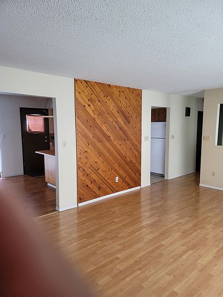 Surrey Apartment for rent - 3 Bedrooms — photo 9