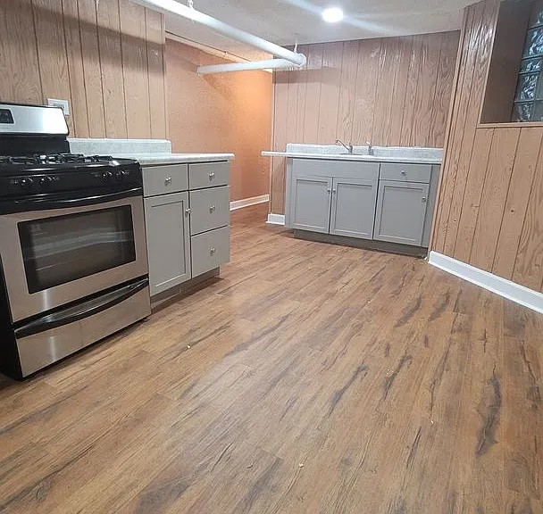 8010 S Saint Lawrence Ave — Photo 8