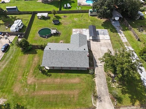 2nd image of 1423 Southern Oaks Dr