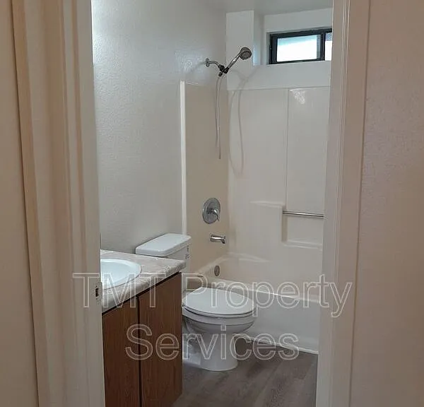 172 W Price St #2 — Photo 11