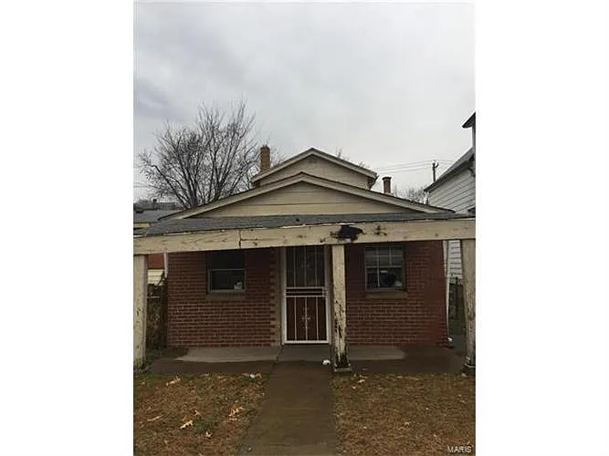8655 North Broadway photo 1