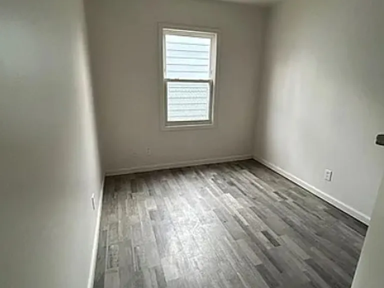 8 Saint Gregory Dr — Photo 3