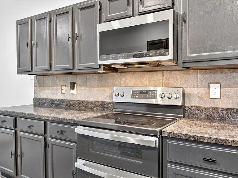 18610 Autumn Hills Dr — Photo 17