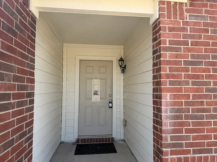 3 bed, 2.0 bath, 1406 sqft, $1,595 — Photo 2