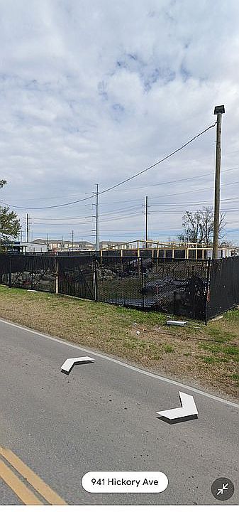 2nd image of 941 Hickory Ave