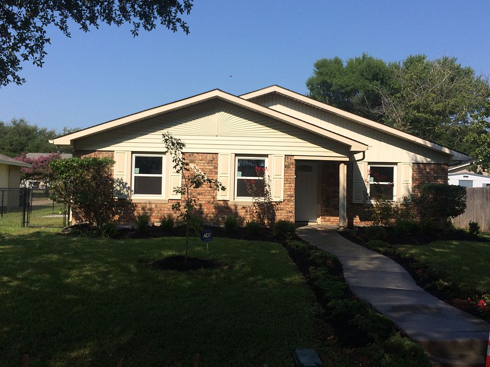 1st image of 3931 Villa Downs Dr
