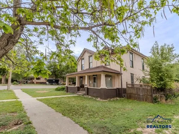 201 S 6th St, Hot Springs, SD 57747