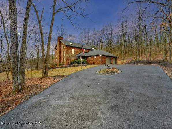 933 Newton Rd, Clarks Summit, PA 18411