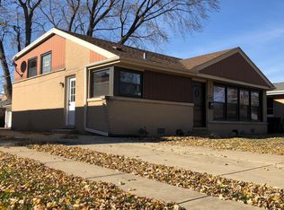 8856 N Elmore St, Niles, IL 60714