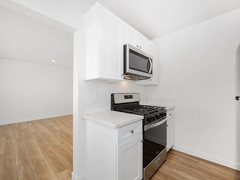 Kitchen Area (Microwave & Stove/Oven)