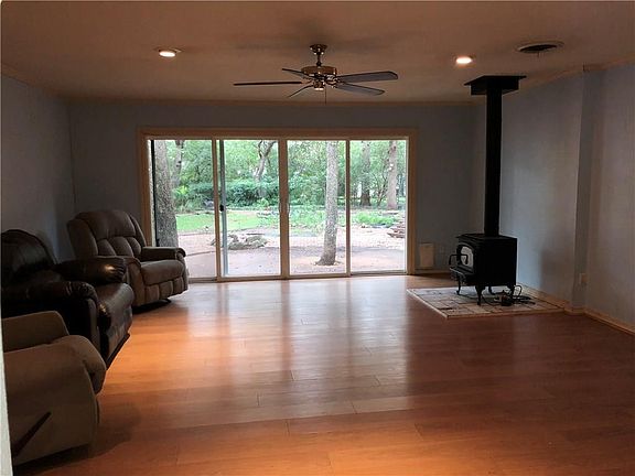 3rd image of 405 Lincolnshire Dr