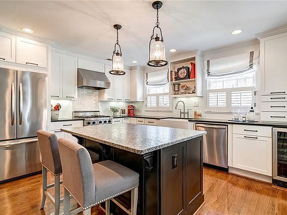 5th image of 749 Woodward Way NW