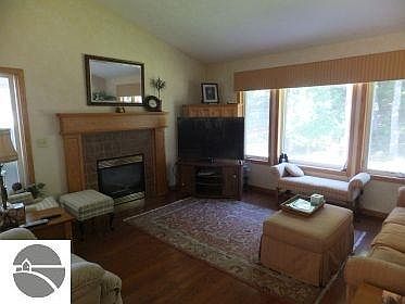 3rd image of 1621 Veterans Dr