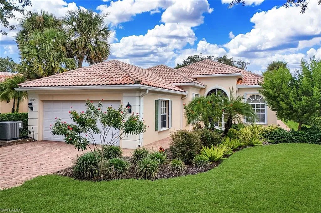 3 bed, 2.5 bath, 2200 sqft, $3,600 — Photo 1