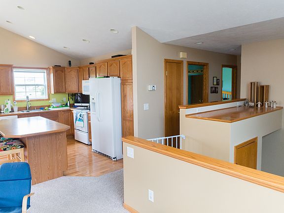 4th image of 1439 Woodfield Ln