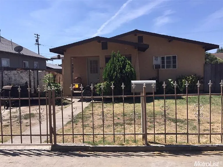 120 Angelus St photo 1