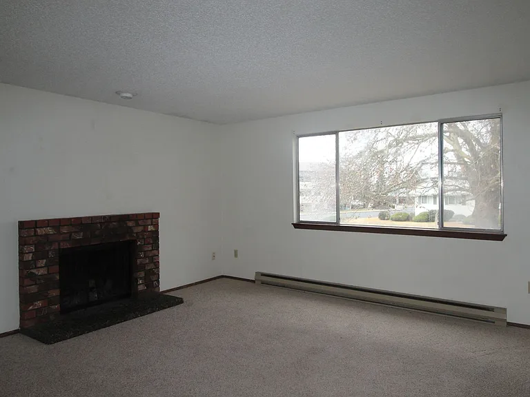 6806 N Hamilton St — Photo 2