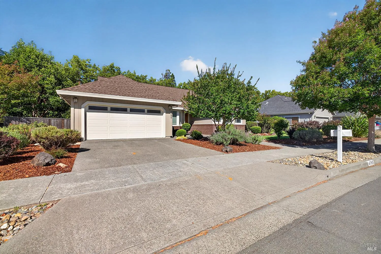 4795 Hillsboro Circle - Photo 4