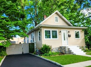 297 Grove St, Woodbridge, NJ 07095