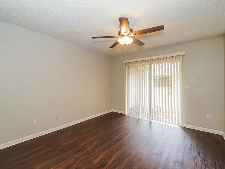 2141 Kendall Ct — Photo 10